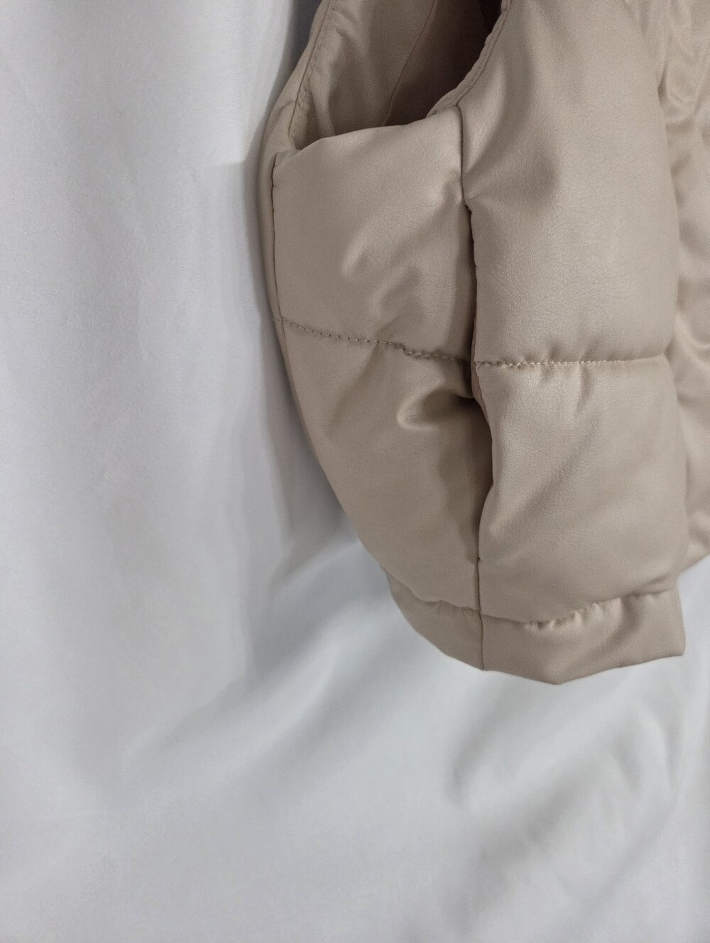 Offline By aerie Cropped Puffer Faux Leather Vest in Light Beige Size XS - Picture 5 of 9